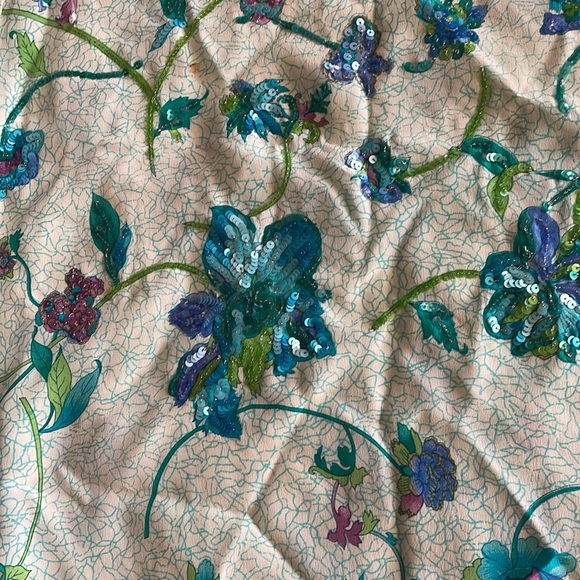 🔥ON SALE - Printed crepe floral print embroidered top - Picture 4 of 8